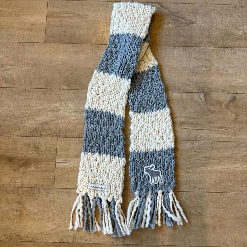 Y2K Abercrombie & Fitch Gray Cream knit colorblock Scarf wool blend moose logo